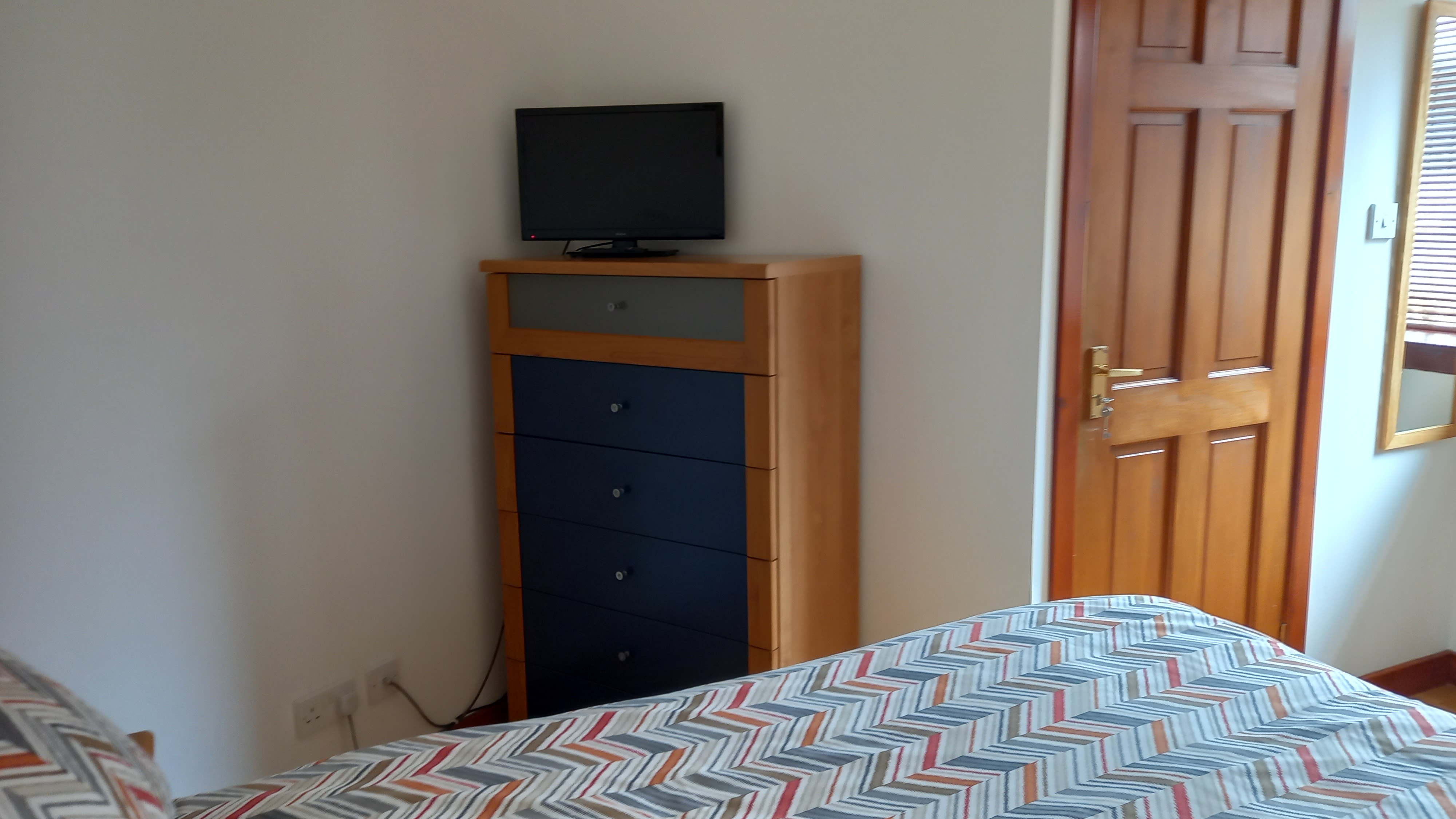 Ground floor double room with drawers and door to en-suite 