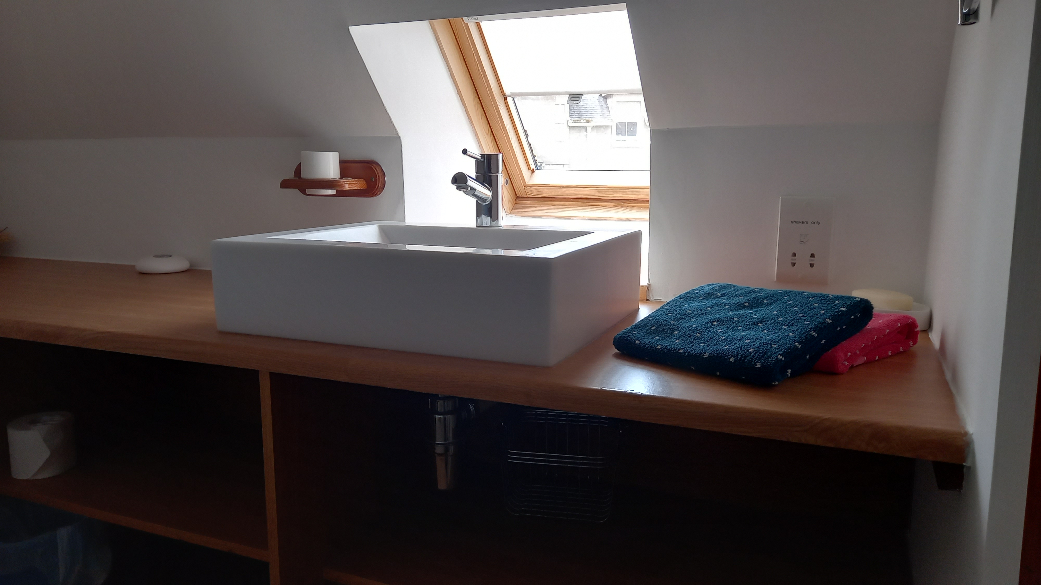 Twin en-suite with wash basin