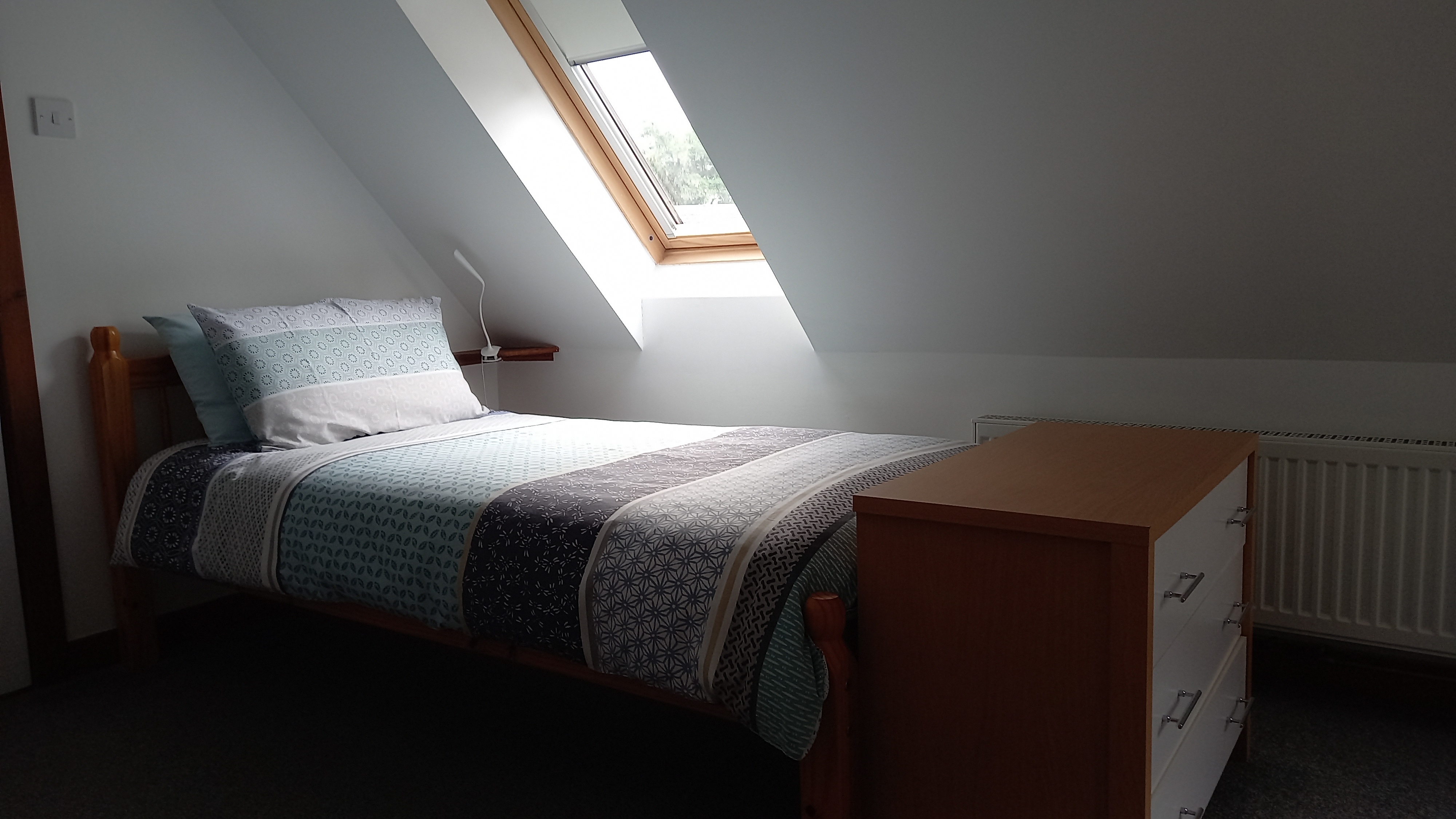 Twin room with velux window to garden